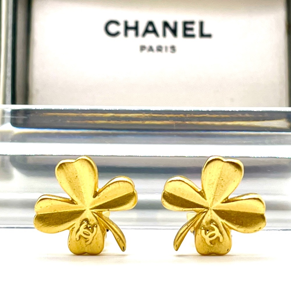 CHANEL Lucky 4-leaf Clover/Shamrock Clip on Earrings in Box